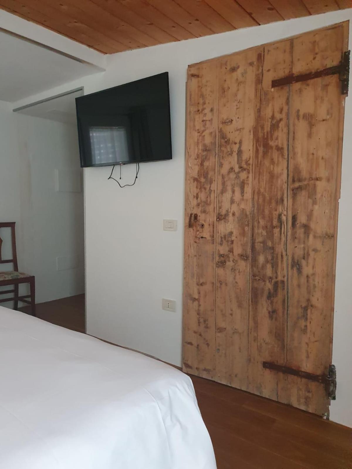 Osteria E Locanda Del Viaggiatore Russi Exterior foto
