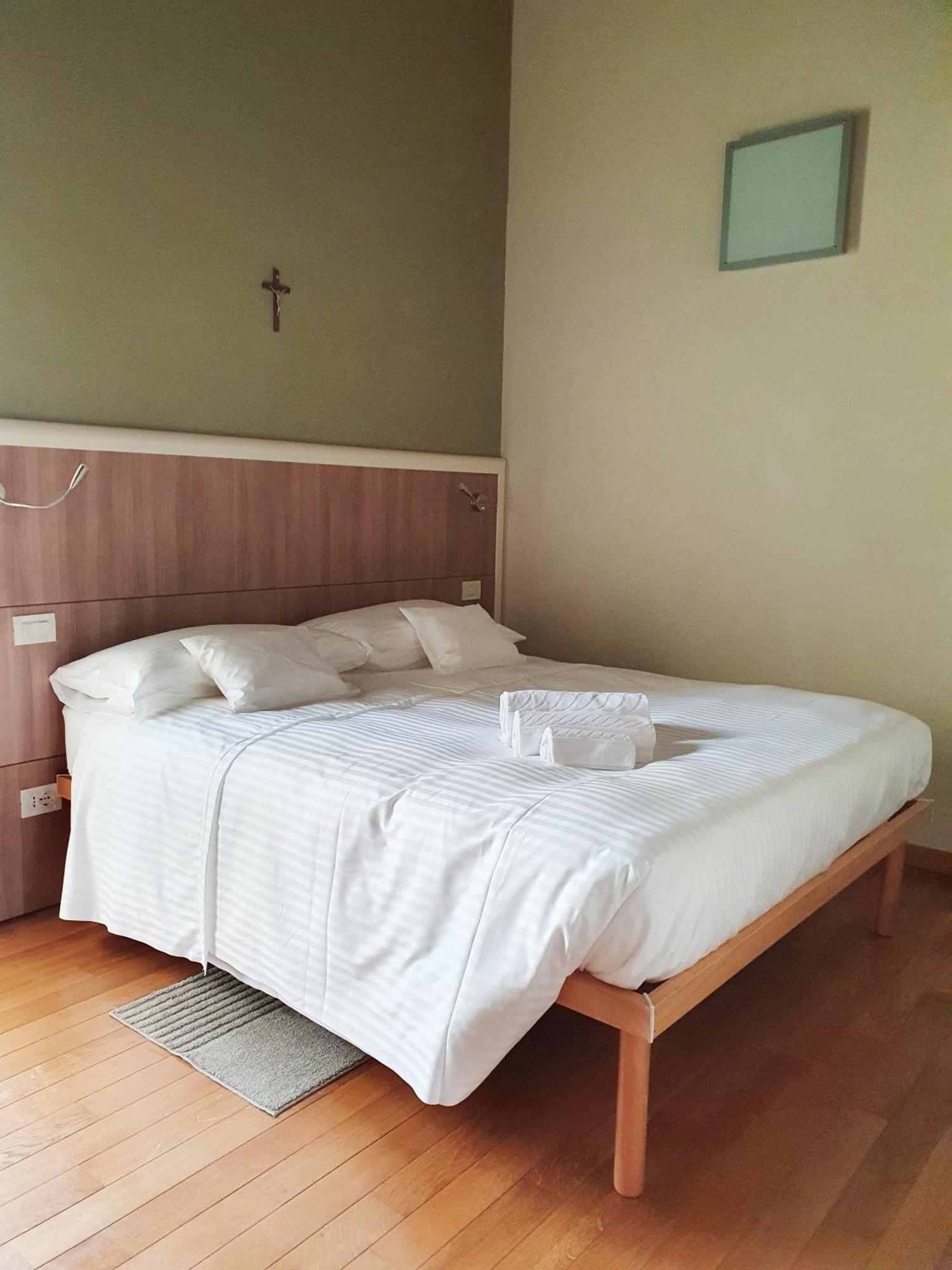 Osteria E Locanda Del Viaggiatore Russi Habitación foto