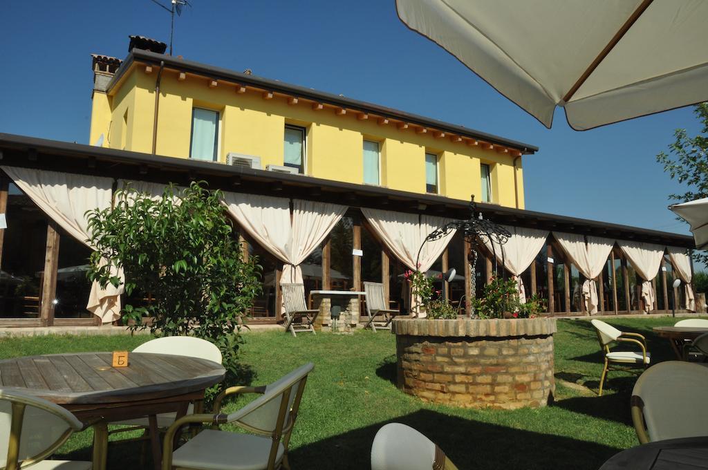 Osteria E Locanda Del Viaggiatore Russi Exterior foto