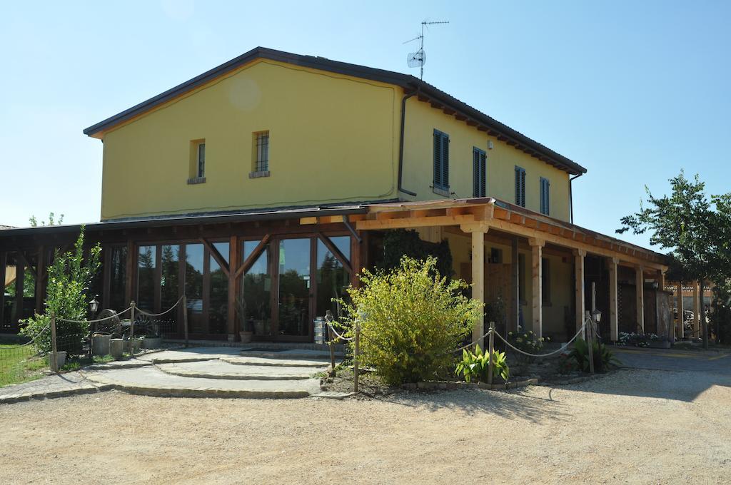 Osteria E Locanda Del Viaggiatore Russi Exterior foto